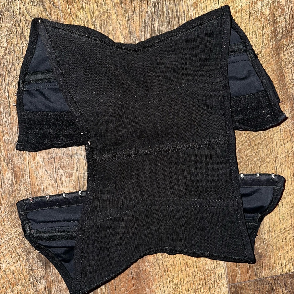 Elas shape waist trainer used like new